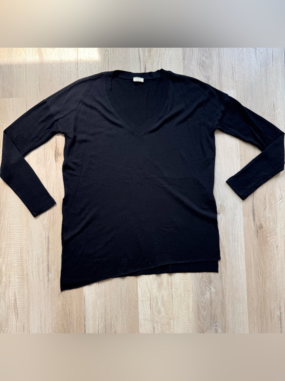 Wilfred Lightweight V-neck Knit Sweater Size Small